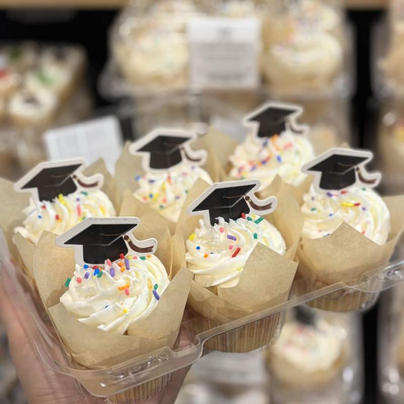 graduation cupcakes